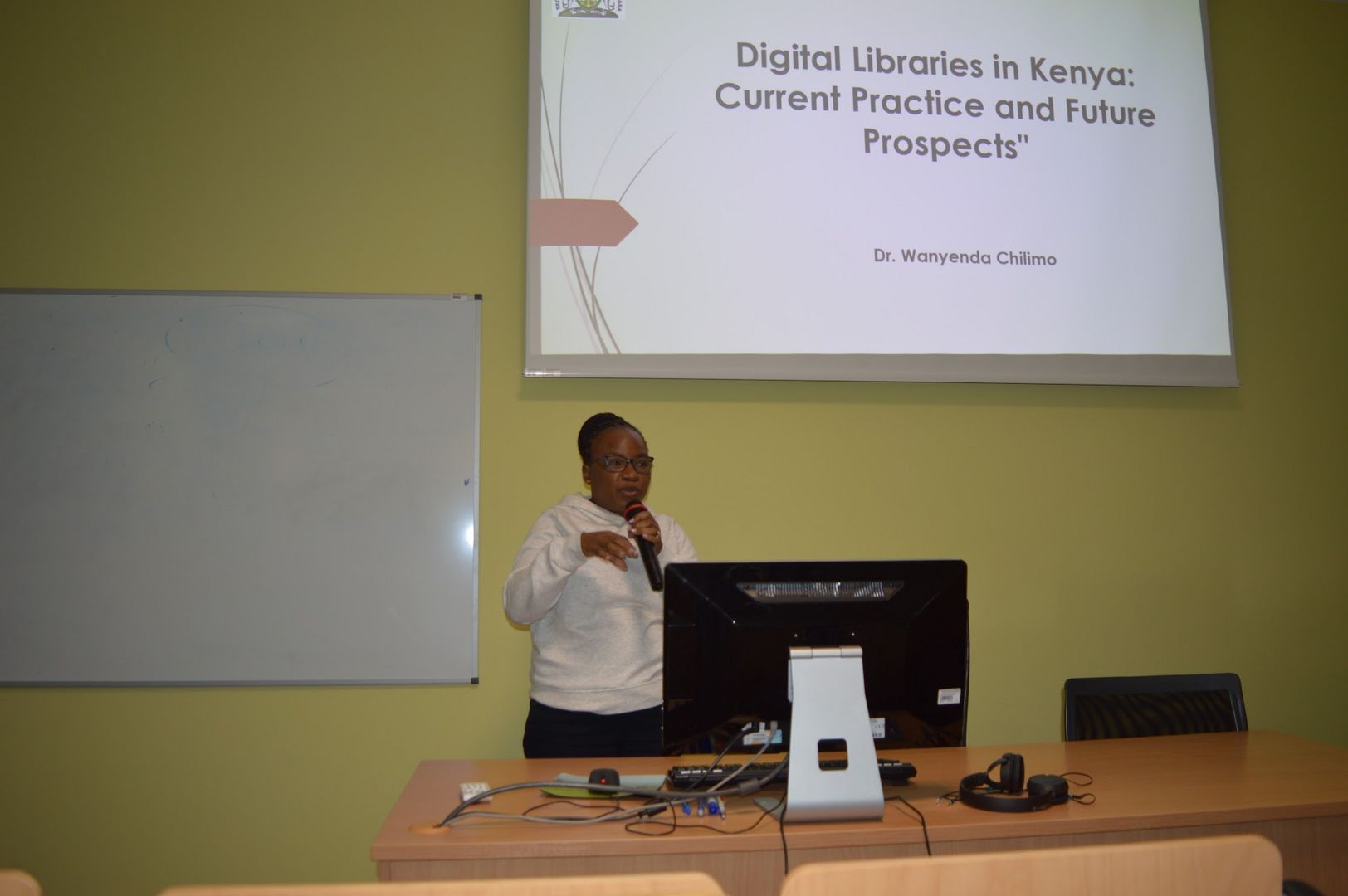 Dr Wanyenda Chilimo podczas prezentacji