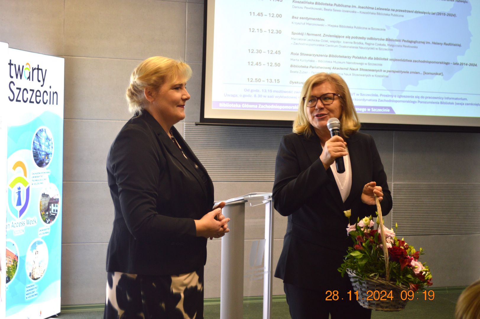 Pożaegnanie odchodzącej na emeryturę Urszuli Ganakowskiej, dyrektora Biblioteki Głównej Uniwersytetu Szczecińskiego