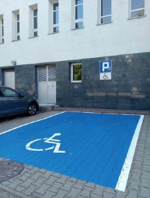 Miejsce parkingowe przeznaczone dla osób z niepełnosprawnością