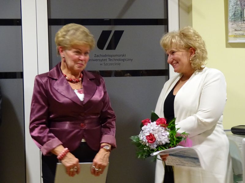 Małgorzata Palczewska i dyrektor Anna Grzelak-Rozenberg