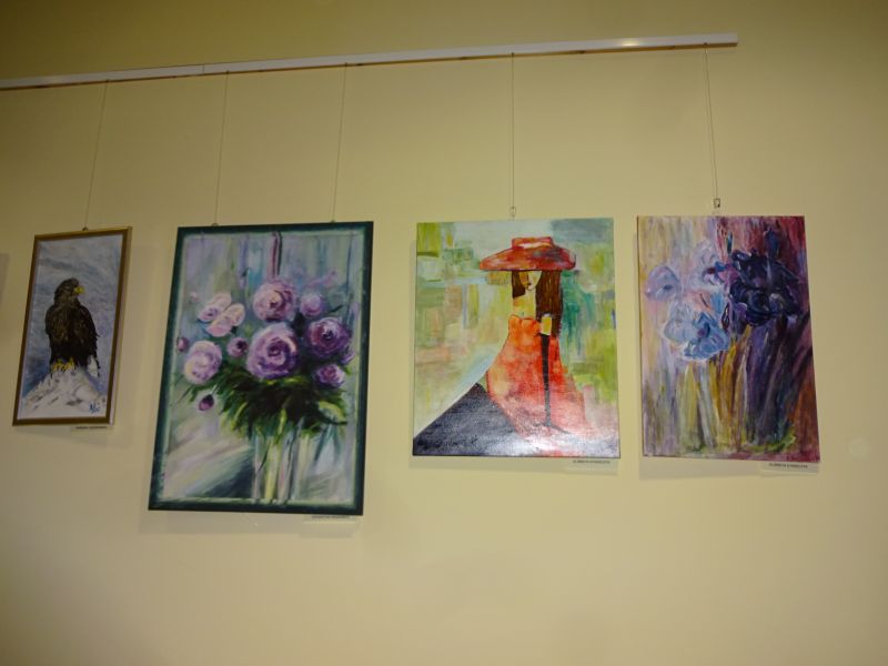 Cztery prace prezentowane na wystawie