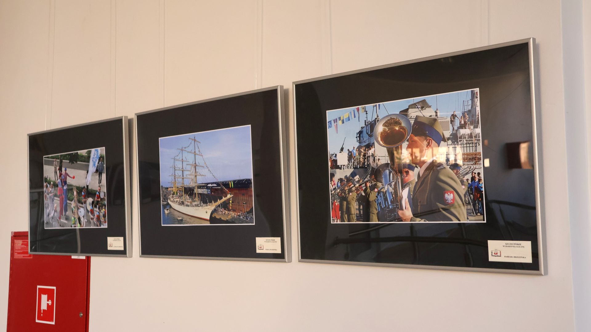 Trzy fotografie prezentowane na wystawie Grupy Fotograficznej GF 16x24
