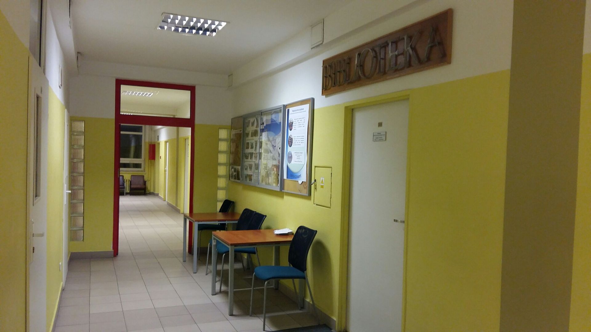Wypożyczalnia Językowa współcześnie - wejście do Wypożyczalni