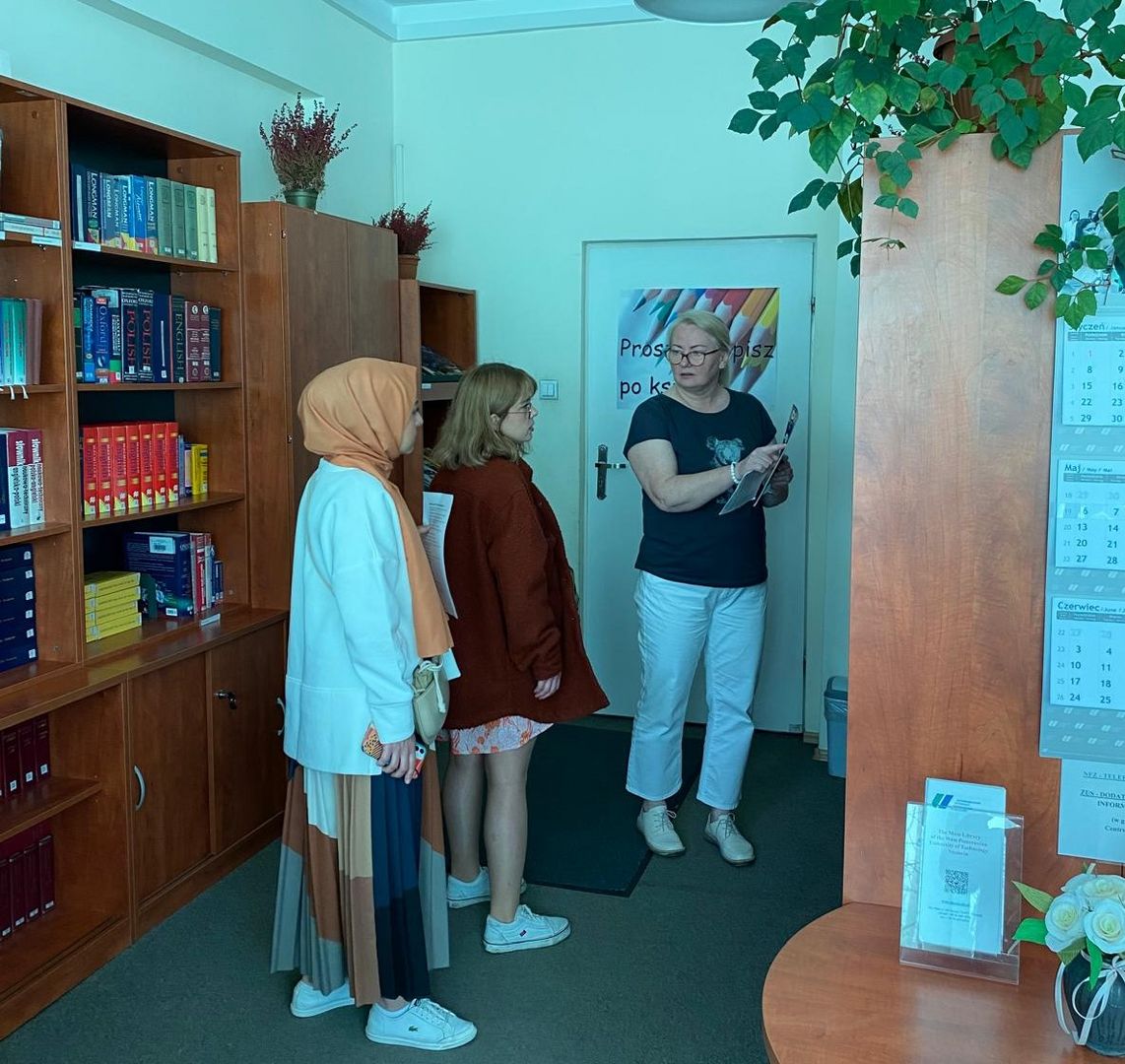 Fot. Barbara Pius. Wizyta gości z Turcji w Wypożyczalni Językowej